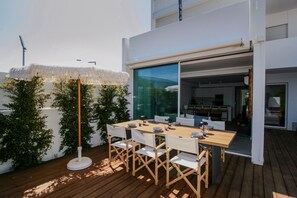 Outdoor dining - FLH Vilamoura Boho Apartment with Terrace (Vilamoura)