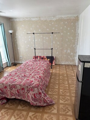 Room - Simple, Spacious  and Clean 3-bedroom house with AC in Colonial Heights, VA. (Colonial Heights)