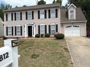 Exterior - Simple, Spacious  and Clean 3-bedroom house with AC in Colonial Heights, VA. (Colonial Heights)