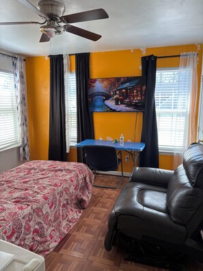 Room - Simple, Spacious  and Clean 3-bedroom house with AC in Colonial Heights, VA. (Colonial Heights)