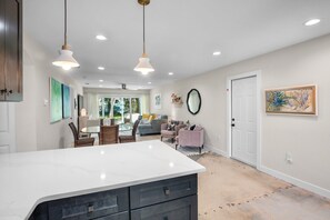 Interior - Pet friendly - walk to the beach- tennis courts (Holmes Beach)