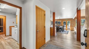 Interior - 5 Bedrooms - 12 SHARC Passes- Hot Tub - Bikes- Dog (Sunriver)