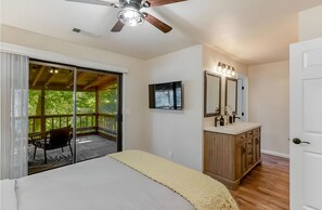 3 bedrooms, iron/ironing board, WiFi, bed sheets - Lakehead Corporate Retreat Near Shasta Sleeps 8 (Lakehead)