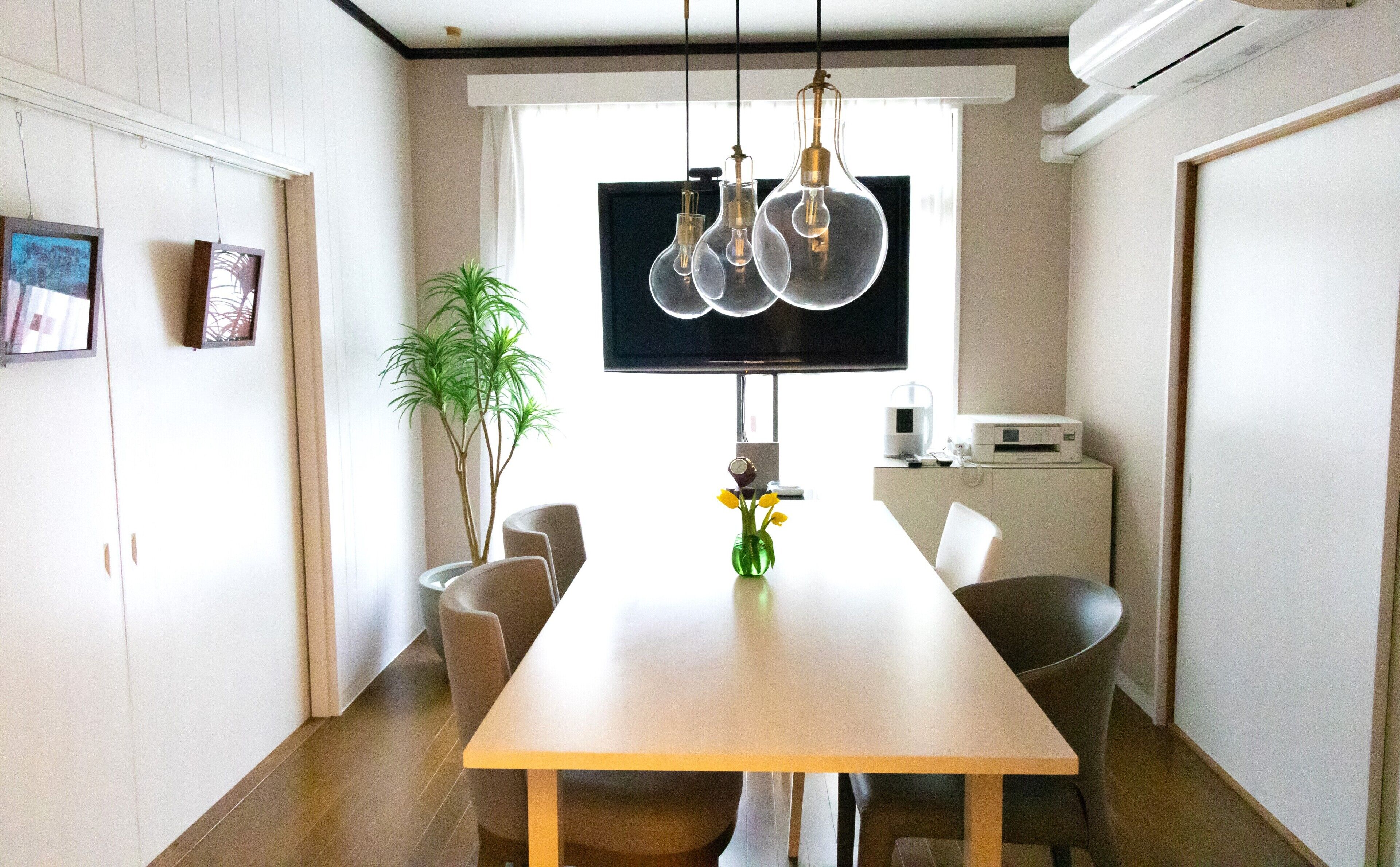 Standaard huis, uitzicht op tuin | Dineren