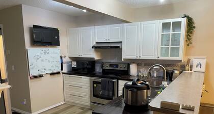 10 min from airport and 20 to DT | 3 BR 4BA | 6 guests | 1G internet | Arcade
