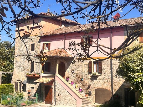 B&B Camelia - 5 Minutes from Rocchetta Mattei