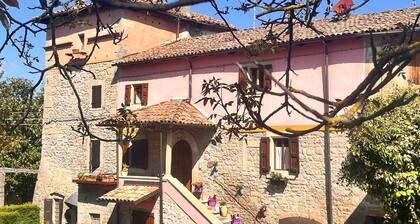 B&B Camelia - 5 Minutes from Rocchetta Mattei