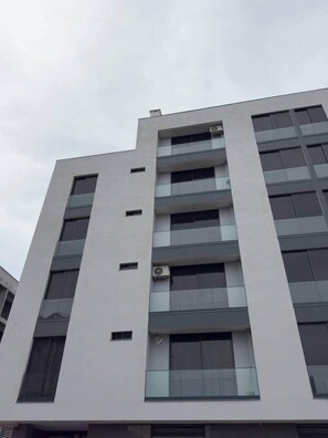 Exterior - 3-bdr spacious  apt in Cidadela - LCGR (Praia)