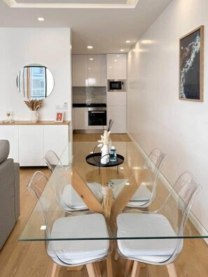 Dining - Cozy 1-bdr apt, Cidadela, rooftop pool - LCGR (Praia)