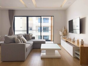 Living area - Cozy 1-bdr apt, Cidadela, rooftop pool - LCGR (Praia)