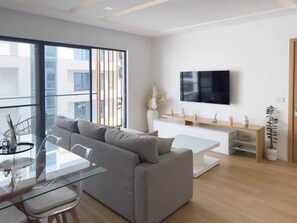 Living area - Cozy 1-bdr apt, Cidadela, rooftop pool - LCGR (Praia)