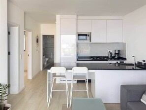 Private kitchen - Cozy 2 bdr aprt, rooftop pool - LCGR (Praia)