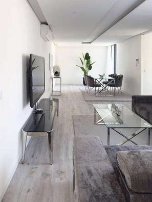 Living area - 2-bdr bright apt cidadela central street - LCGR (Praia)