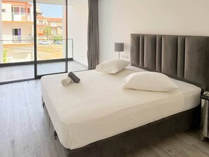 Room - 2-bdr bright apt cidadela central street - LCGR (Praia)