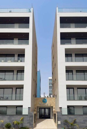 Exterior - Jorge: Palmarejo Baixo (Praia)