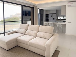 Living area - Jorge: Palmarejo Baixo (Praia)