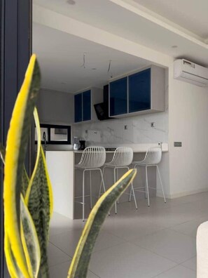 Dining - Jorge: Palmarejo Baixo (Praia)