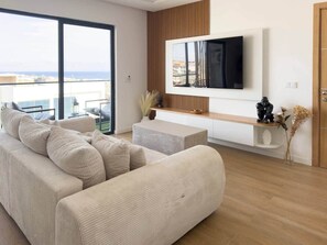 Living area - Gorgeous 1-bdr apt, Cidadela, rooftop pool - LCGR (Praia)