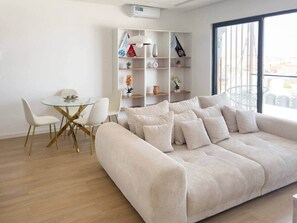 Living area - Gorgeous 1-bdr apt, Cidadela, rooftop pool - LCGR (Praia)