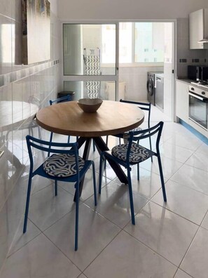 Dining - 3 bdr cozy apt, Exterior POOL , Cidadela - LCGR (Praia)