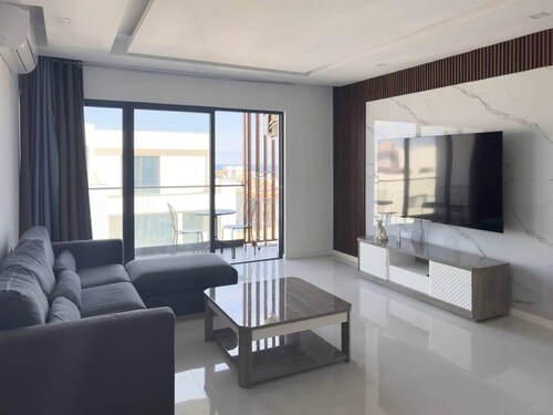 Bright 2-bdr apt, Cidadela, rooftop pool - LCGR