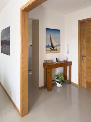 Interior - Eneida: Achada Santo Antonio (Praia)