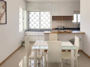 Dining - Eneida: Achada Santo Antonio (Praia)