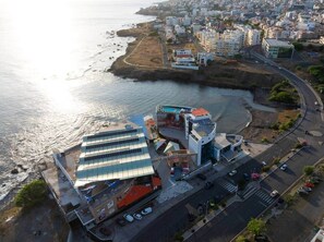 Exterior - Spacious 3-bdr apt seafront, exterior pool - LCGR (Praia)