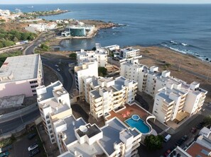 Exterior - Spacious 3-bdr apt seafront, exterior pool - LCGR (Praia)