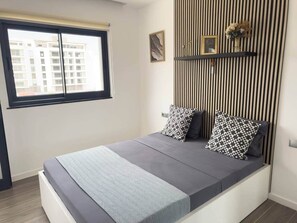Room - Modern 2-bdr apt with rooftop pool - LCGR (Praia)