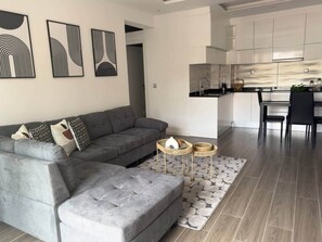 Living area - Modern 2-bdr apt with rooftop pool - LCGR (Praia)