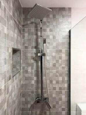 Bathroom - Spacious 3-bdr house close airport - LCGR (Praia)