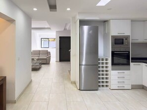 Interior - Spacious 3-bdr house close airport - LCGR (Praia)