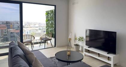 Spacious 2 bdr aprt, rooftop pool - LCGR
