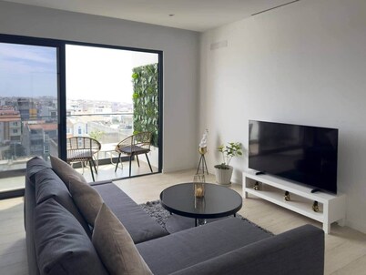 Spacious 2 bdr aprt, rooftop pool - LCGR