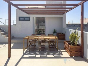 Outdoor dining - Spacious 2 bdr aprt, rooftop pool - LCGR (Praia)
