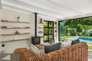 TV, fireplace - Luxe Constantia Manor | Bespoke Private Retreat (Cape Town)