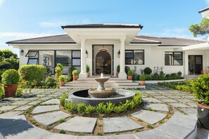 Exterior - Luxe Constantia Manor | Bespoke Private Retreat (Cape Town)