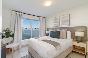 2 bedrooms, in-room safe, iron/ironing board, Internet - Beachfront Apartment | Table Mountain Views (Cape Town)