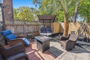 Terrace/patio - Winds Townhouse 2BR Private Yard & Beach Walk (North Myrtle Beach)