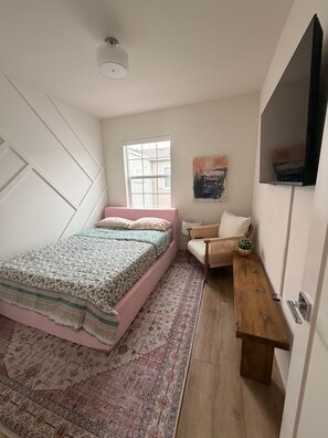 1 slaapkamer, een strijkplank/strijkijzer, gratis wifi, beddengoed