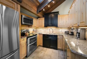 Private kitchen - Premier Breckenridge Location 4-Bedroom Townhome Monthly Rental (Breckenridge)