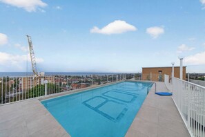 Pool - Bondi Hideaway Rooftop Pool near Beach and Cafs (Bondi)