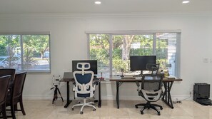 Business centre - Coral Gables Vacation House with Pool (Coral Gables)