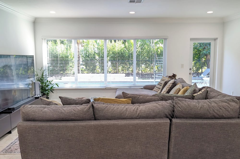 Coral Gables Vacation House with Pool