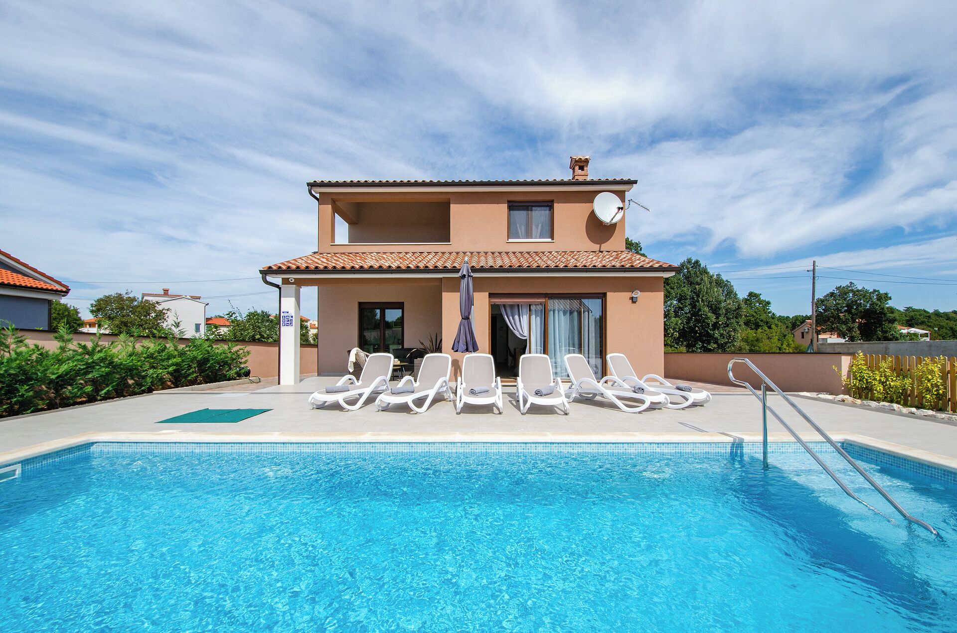 Piscina externa, piscina aquecida