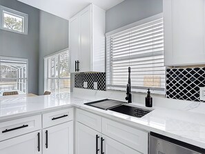 Private kitchen - Awesome 4-bedroom house with AC in charming Kissimmee (Kissimmee)