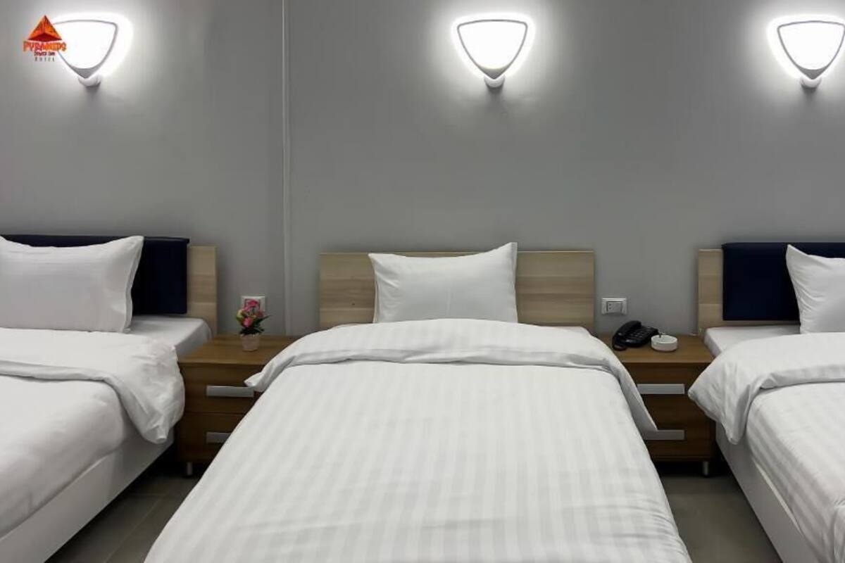 デラックス トリプルルーム パティオ シティビュー