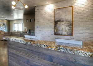 Lobby - 4 Quiet, Relaxing Rooms + Balcony Near Snow Canyon State Park -1.3 miles (Washington County)