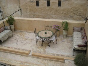 Outdoor dining - Stay in a traditional Moroccan courtyard house in the ancient Fes Medina. (Fes)